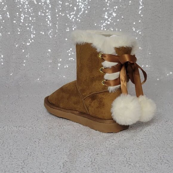 RAMPAGE Nadia Pom Pom  Boots .. Super Cute - Picture 5 of 9